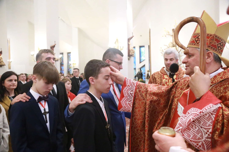 Bierzmowanie w Łososinie Dolnej
