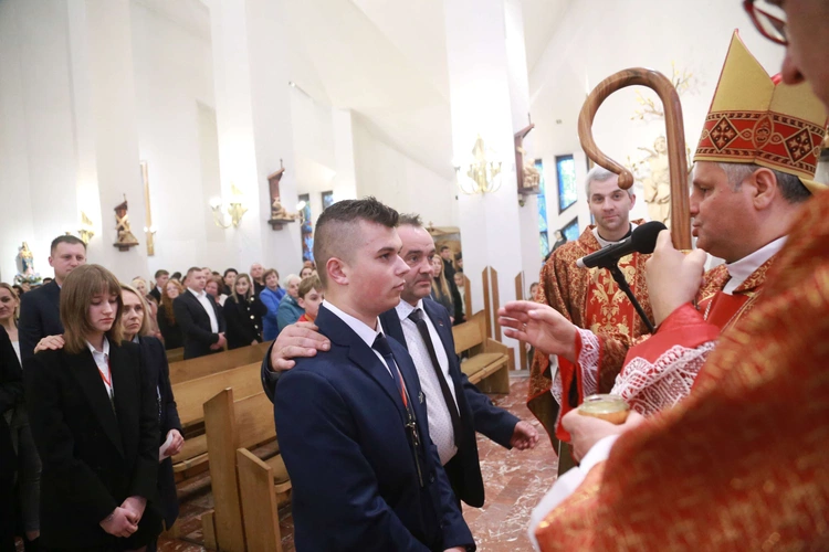 Bierzmowanie w Łososinie Dolnej