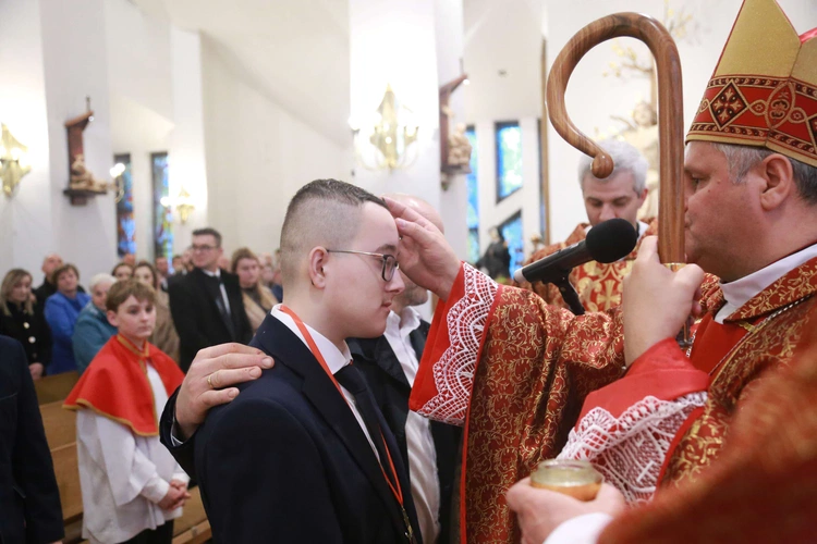 Bierzmowanie w Łososinie Dolnej