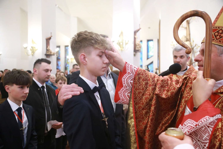 Bierzmowanie w Łososinie Dolnej