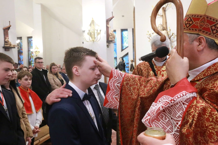Bierzmowanie w Łososinie Dolnej