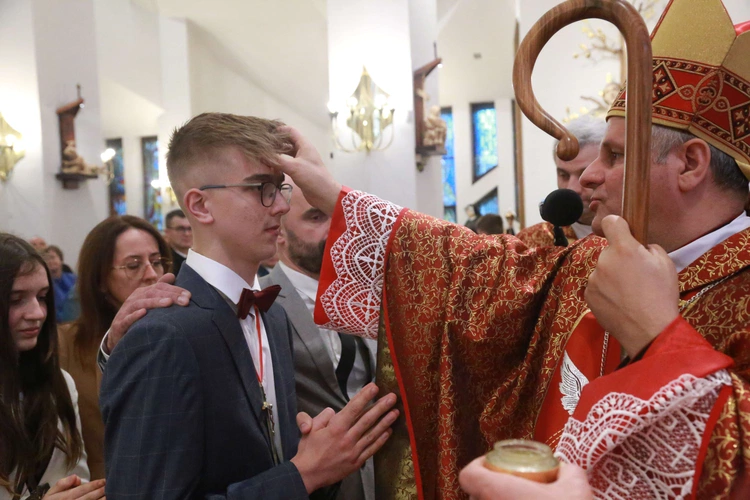Bierzmowanie w Łososinie Dolnej