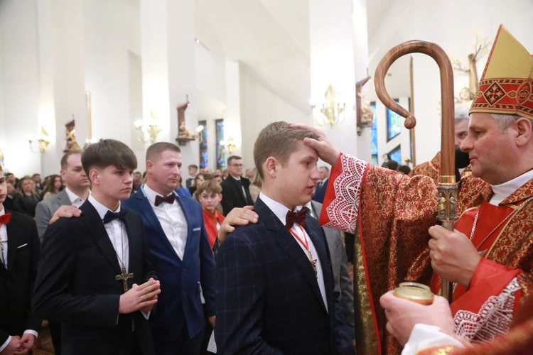 Bierzmowanie w Łososinie Dolnej