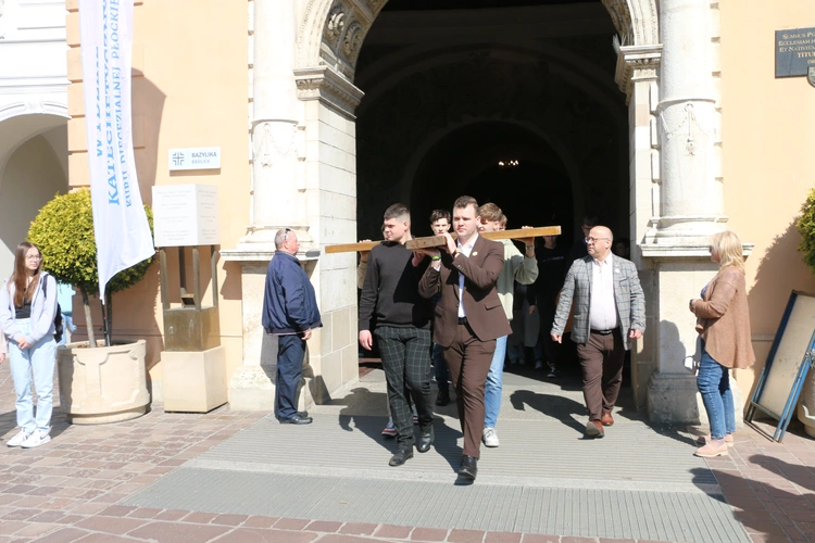 Jasna Góra. Pielgrzymka maturzystów - Droga Krzyżowa 