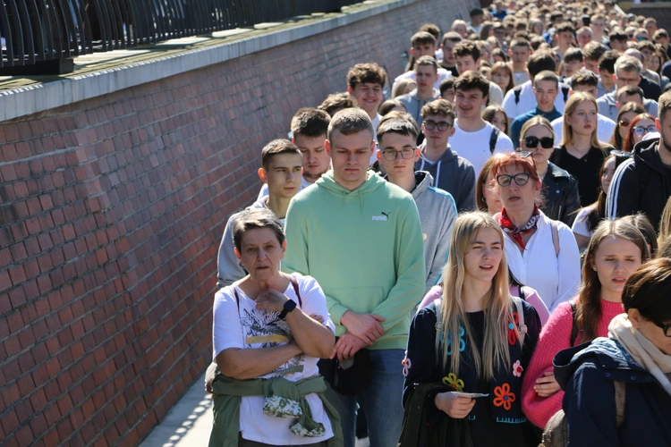 Jasna Góra. Pielgrzymka maturzystów - Droga Krzyżowa 