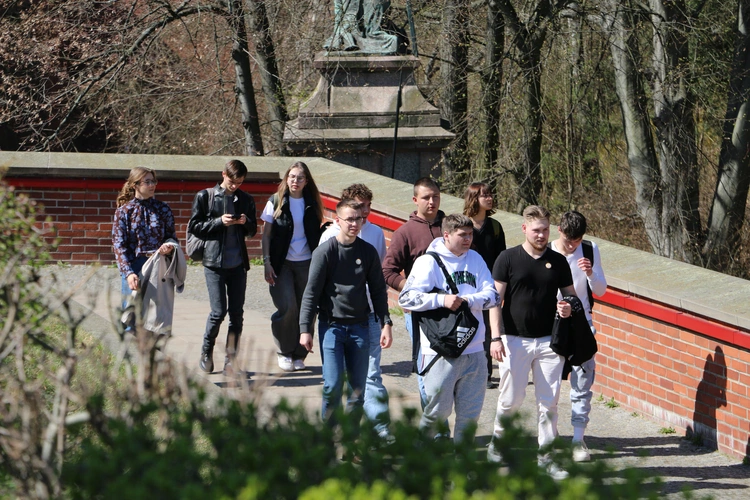 Jasna Góra. Pielgrzymka maturzystów - Droga Krzyżowa 