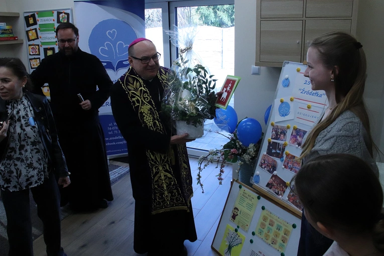 Poświęcenie nowej siedziby świetlicy "Źródełko" w parafii pw. św. Jadwigi we Wrocławiu-Leśnicy