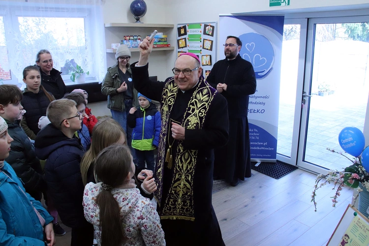 Poświęcenie nowej siedziby świetlicy "Źródełko" w parafii pw. św. Jadwigi we Wrocławiu-Leśnicy
