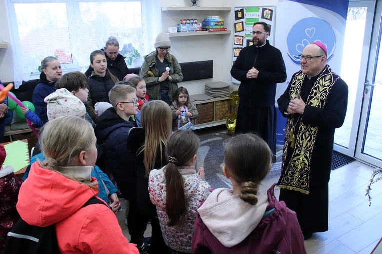 Poświęcenie nowej siedziby świetlicy "Źródełko" w parafii pw. św. Jadwigi we Wrocławiu-Leśnicy