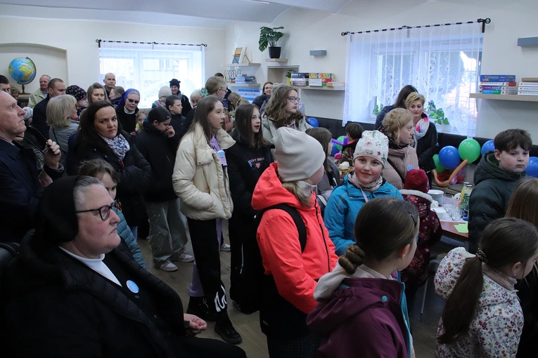Poświęcenie nowej siedziby świetlicy "Źródełko" w parafii pw. św. Jadwigi we Wrocławiu-Leśnicy