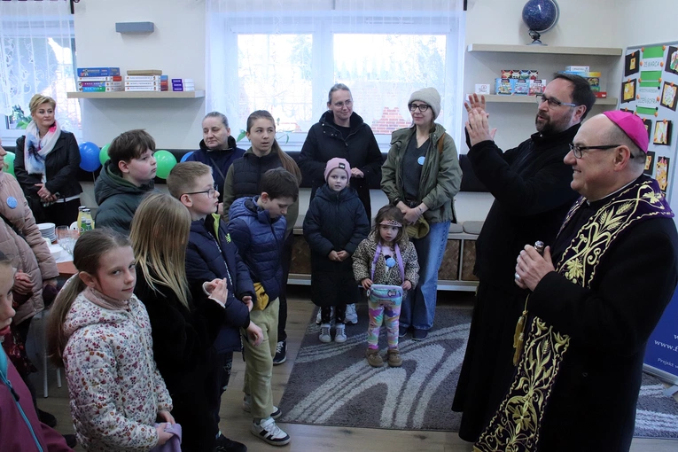Poświęcenie nowej siedziby świetlicy "Źródełko" w parafii pw. św. Jadwigi we Wrocławiu-Leśnicy