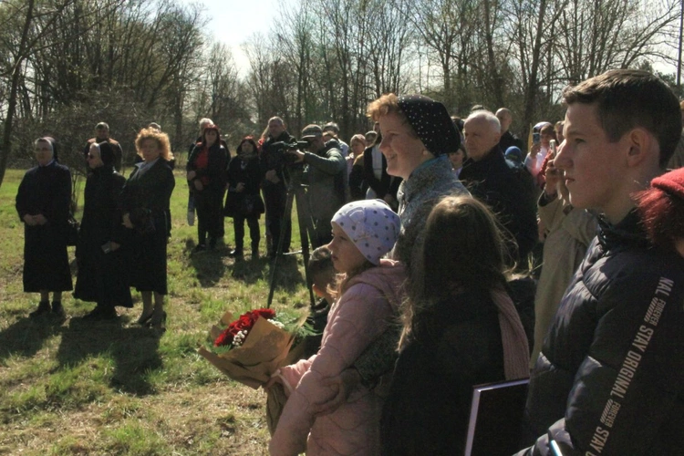 Poświęcenie krzyża na placu budowy cerkwi greckokatolickiej w Opolu