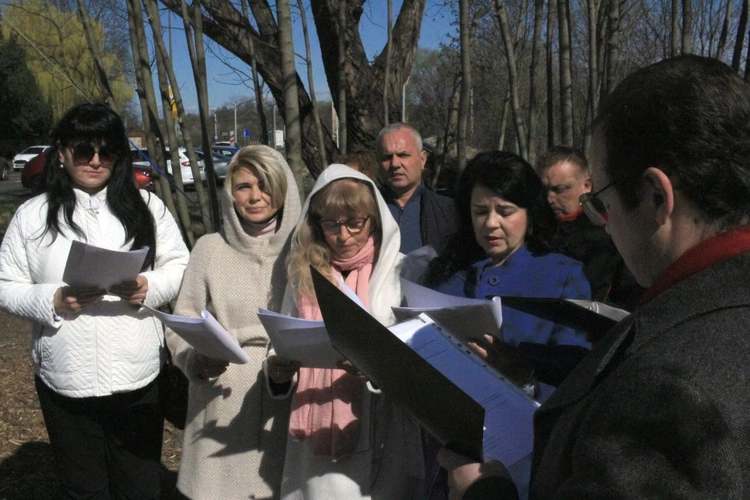 Poświęcenie krzyża na placu budowy cerkwi greckokatolickiej w Opolu