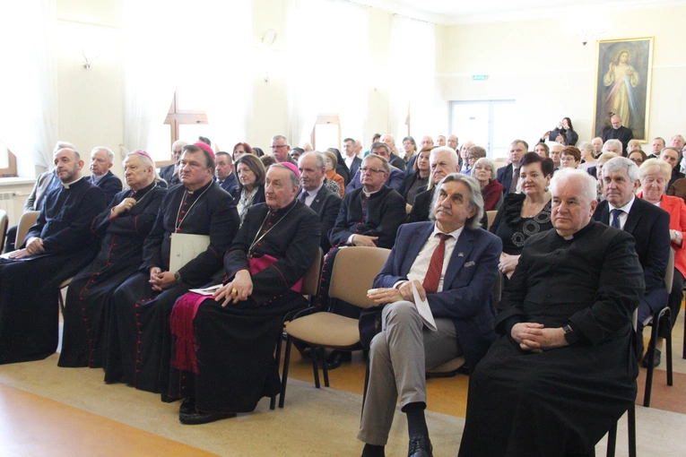 Powiśle Dąbrowskie pamięta o śp. abp. Zygmuncie Zimowskim