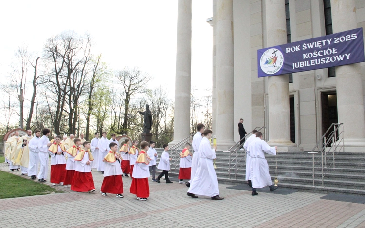 Nie ma go tu, a żyje wśród nas
