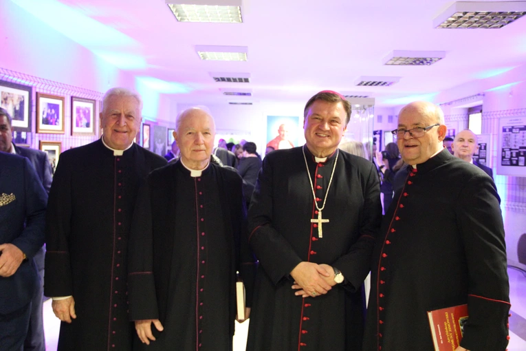 Powiśle Dąbrowskie pamięta o śp. abp. Zygmuncie Zimowskim