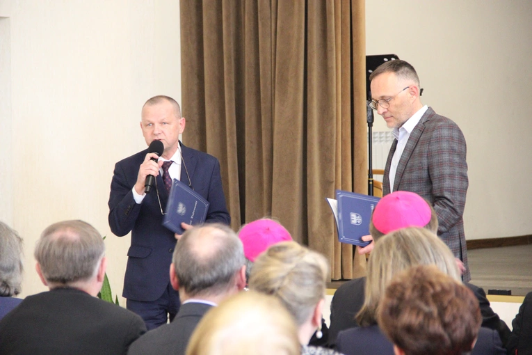 Powiśle Dąbrowskie pamięta o śp. abp. Zygmuncie Zimowskim