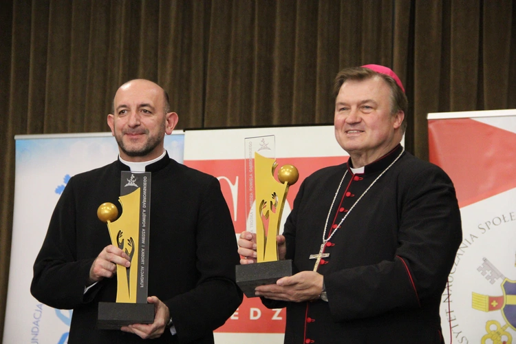 Powiśle Dąbrowskie pamięta o śp. abp. Zygmuncie Zimowskim