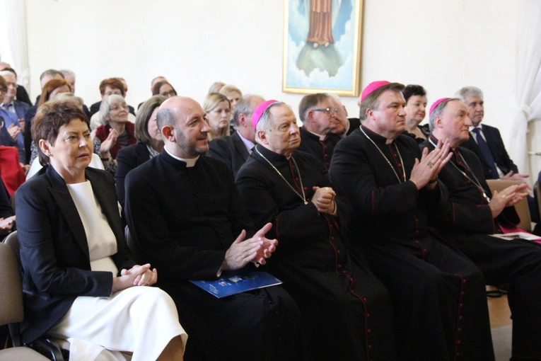 Powiśle Dąbrowskie pamięta o śp. abp. Zygmuncie Zimowskim