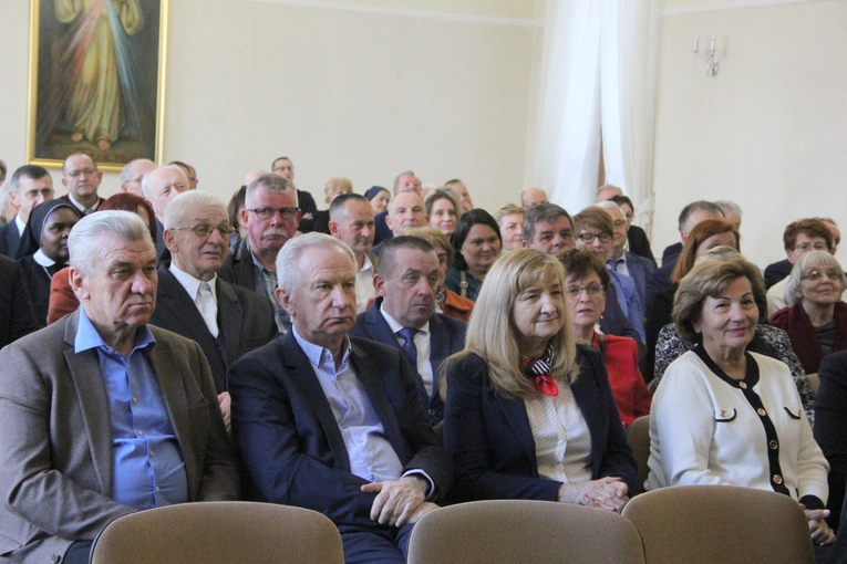 Powiśle Dąbrowskie pamięta o śp. abp. Zygmuncie Zimowskim