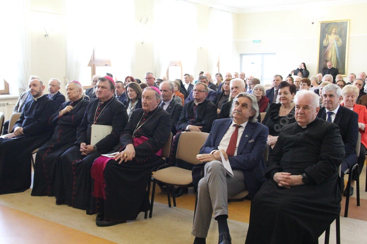 Powiśle Dąbrowskie pamięta o śp. abp. Zygmuncie Zimowskim