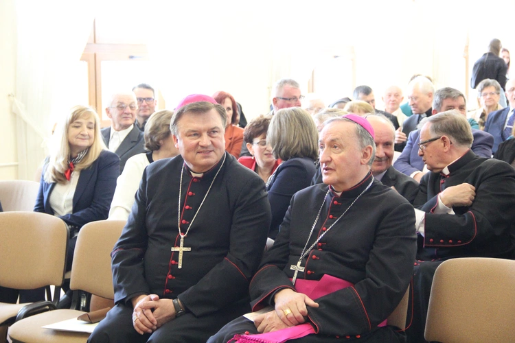 Powiśle Dąbrowskie pamięta o śp. abp. Zygmuncie Zimowskim