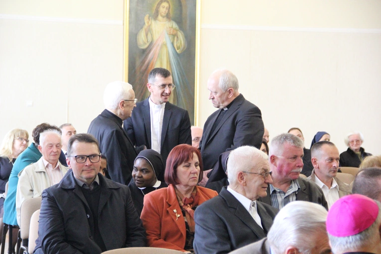 Powiśle Dąbrowskie pamięta o śp. abp. Zygmuncie Zimowskim