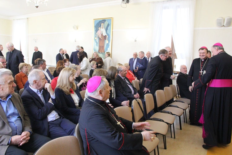Powiśle Dąbrowskie pamięta o śp. abp. Zygmuncie Zimowskim