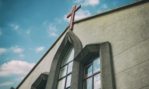 CBOS: Spadek pozytywnych ocen Kościoła w Polsce