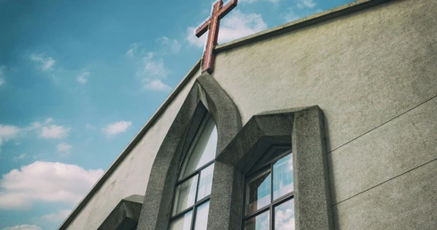 CBOS: Spadek pozytywnych ocen Kościoła w Polsce