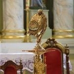 Relikwie św. Jana Pawła II dla parafii w Gowarczowie