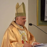 Relikwie św. Jana Pawła II dla parafii w Gowarczowie