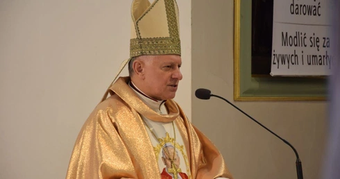 Relikwie św. Jana Pawła II dla parafii w Gowarczowie