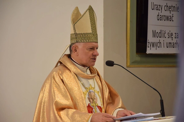 Relikwie św. Jana Pawła II dla parafii w Gowarczowie