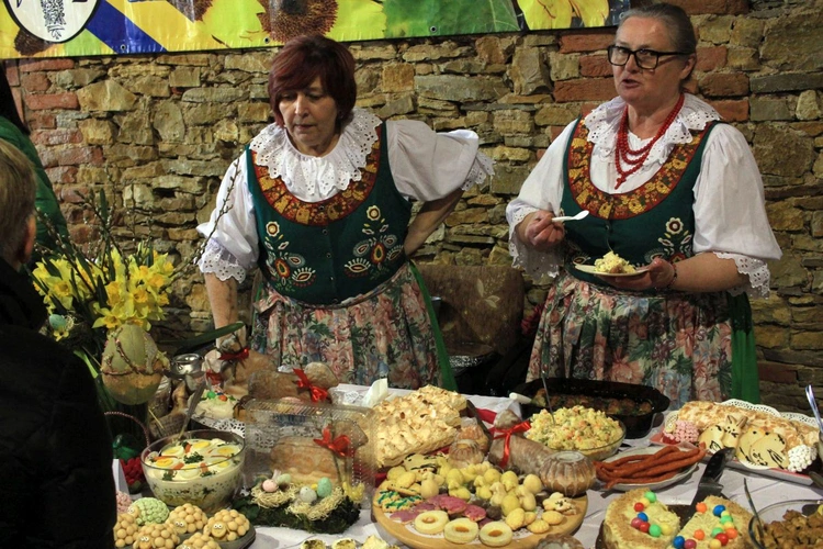 Wystawa stołów wielkanocnych w Brożcu