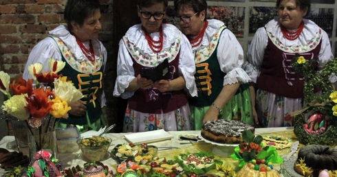 Wystawa stołów wielkanocnych w Brożcu