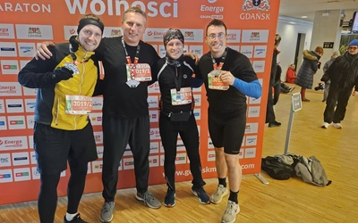 Church Squad z medalem Energa Gdańsk Maratonu