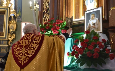 Będzie mu tu dobrze, bo wśród swoich
