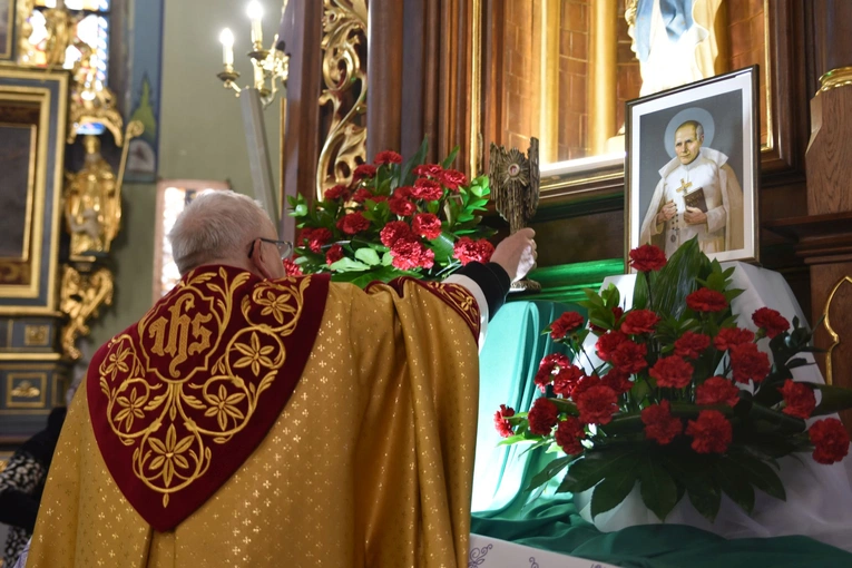Będzie mu tu dobrze, bo wśród swoich