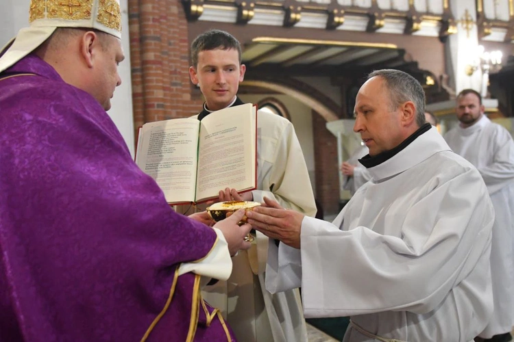 Błogosławieństwo do posługi lektorów i akolitów