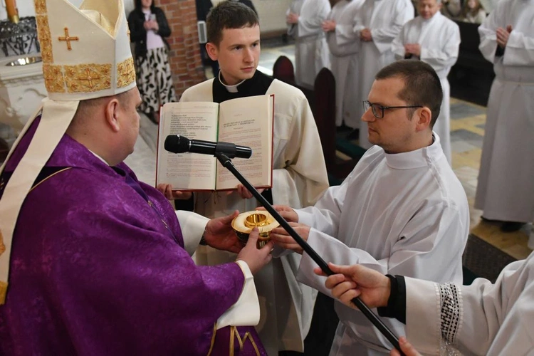 Błogosławieństwo do posługi lektorów i akolitów