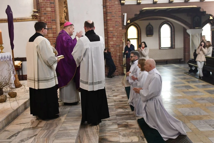 Błogosławieństwo do posługi lektorów i akolitów