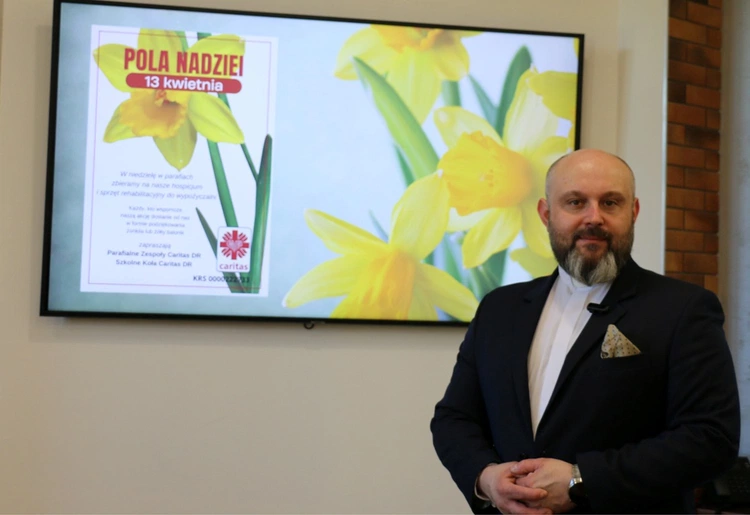 Ks. Damian Drabikowski zachęca do włączenia się w akcję.