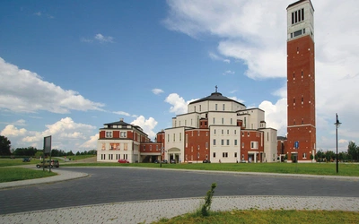 Dwa sanktuaria, dwoje świętych. Tu, na ziemi, siostra Faustyna i Karol Wojtyła minęli się o włos