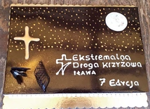  Na wszystkich, którzy ukończyli tegoroczną EDK, czekał słodki poczęstunek.