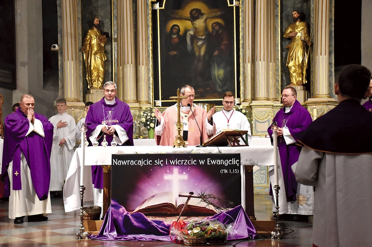  Eucharystii  w 80. rocznicę śmierci  kapłana przewodniczył abp Tadeusz Wojda. 