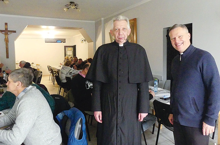  Na zaproszenie ks. Piotra Leśniaka (po prawej), rekolekcje trzeźwościowe głosił ks. Piotr Adamus.