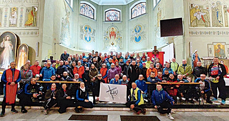  Uczestnicy nabożeństwa w kościele w Wieprzu.