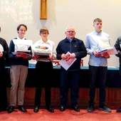  Laureaci z katechetami (od lewej): ks. Jarosław Steczkowski, Antoni Kunas, Jan Markefka, ks. Paweł  Gacek SDB, Franciszek Myrcik  i Dominik Opiełka.