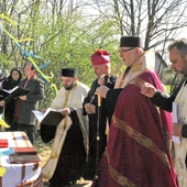 Uroczystość poświęcenia krzyża rozpoczęła się Akatystem  ku czci Bogurodzicy.